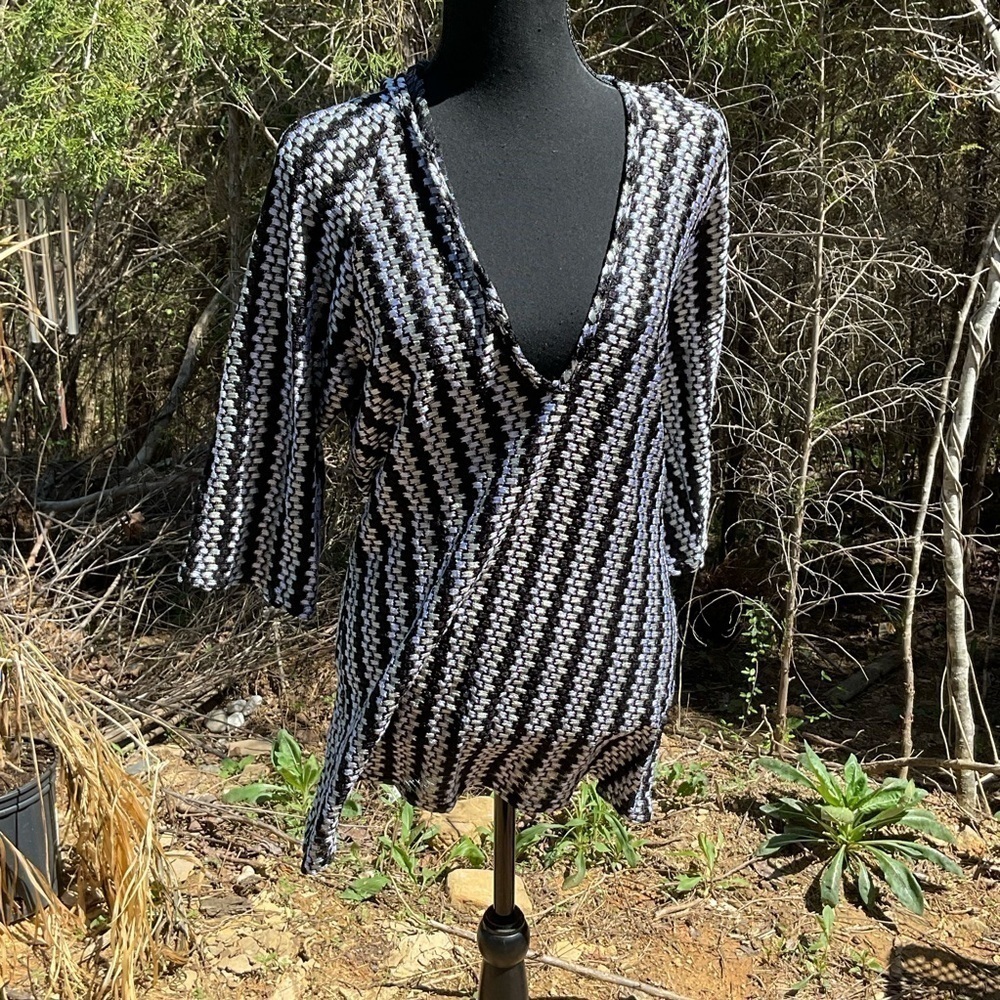 Jordan Taylor swim suit cover up. Size L. Black and white. Hooded.